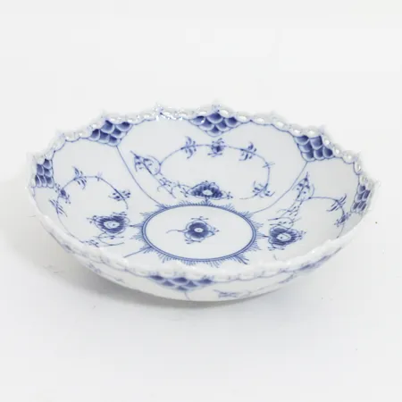 Fat, Royal Copehagen, Musselmalet, helblond, nr 1018, Ø21cm, höjd ca 6cm Skickas med postpaket.