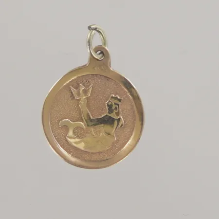 Hänge, längd 1,7 cm, bredd 1,3 cm, öppen ögla, 18K Vikt: 0,5 g
