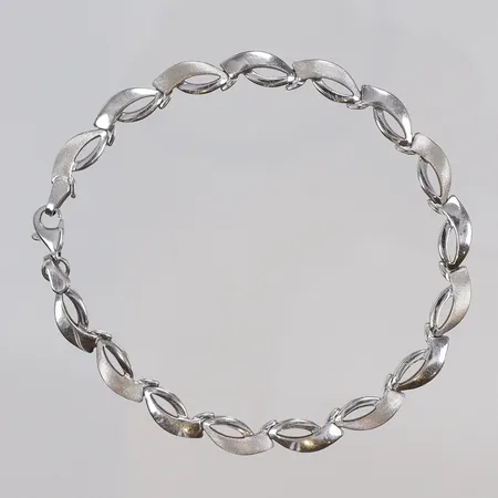 Armband, 19cm, bredd 6mm, vitguld, GHA, 18K  Vikt: 6,4 g