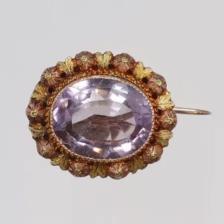 Brosch tvåfärgad med slipade ametist 18x15mm, omarbetad, 1800-tal, svenska stämplar 18K  Vikt: 4,3 g