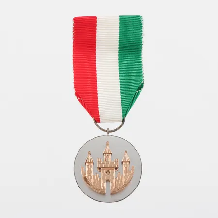 Medalj med gravyr, silver. Vikt: 12 g