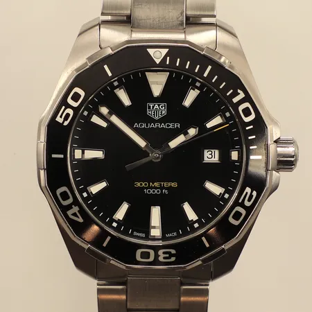 Armbandsur Tag Heuer Aquaracer 300 meters, quartz, datum, 43mm, stål, referensnummer: WAY101A, serienummer: WKX1211, stållänk, innermått inklusive ur ca 19cm, repig boett, repig länk, certifikat ej ifyllt, instruktionsbok, två extra länkbitar, box, ytterkartong.