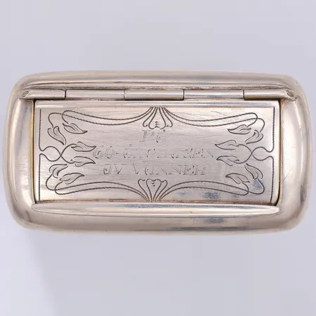 Snusdosa/pillerdosa, 9 x 4,8 x 2cm, GAB år 1945, halvt borttagen gravyr, 830/1000 silver Vikt: 93,9 g