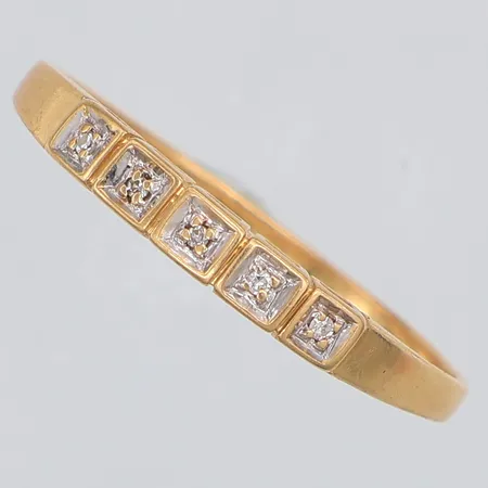 Ring diamanter ca 0,02ctv, stl 19¾, kattfotstämpel, 18K Vikt: 1,5 g