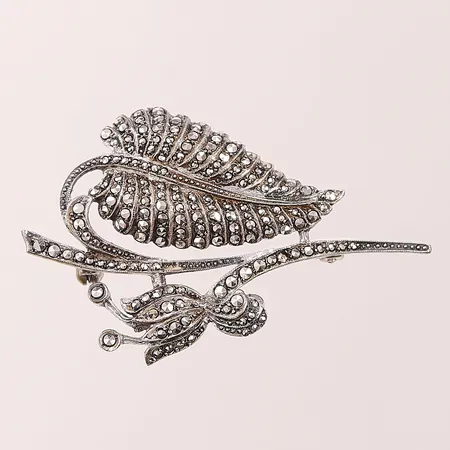Brosch med markasiter, 55x35mm, importstämpel, tillhörande etui, 830/1000 silver, 9,8g Vikt: 9,8 g