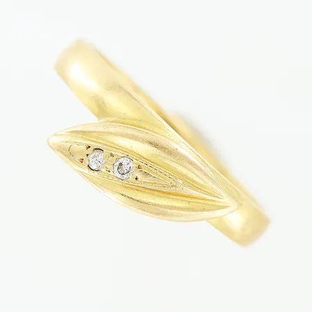 Ring, diamanter 2 x ca 0,01ct, stl 16½, gravyr, 18K Vikt: 3,1 g