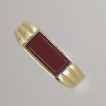 Ring med sten, Ø 20,5 mm, bredd 7 mm, 14K Vikt: 3,4 g
