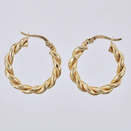 Ett par örhängen, längd: ca 2cm, bredd: ca 3mm, GHA, 18K Vikt: 2,6 g