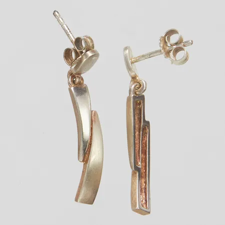 Ett par örhängen, längd ca 30mm, bredd 4-5mm, 925/1000 silver Vikt: 3,3 g