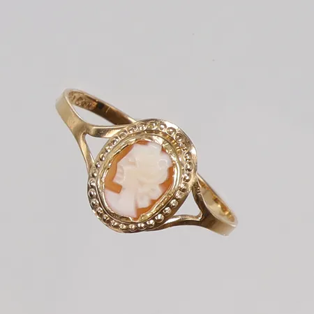 Ring med camé stl 19 bredd 1-10mm, GSS, 18K Vikt: 1,1 g