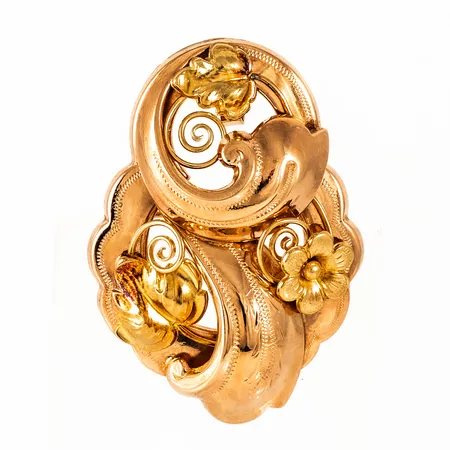 Berlock / brosch i 18K guld. Den är 52,3 x 37 mm exkl. infällbar ögla och väger 12,3g. Tillverkad 1946 av Guldvaruhuset i Stockholm. Säkerhetsklykan till nålen saknar en kula men fungerar fint.