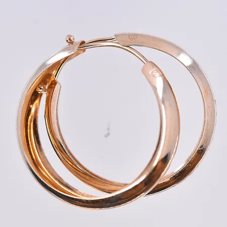 Ett par örhängen, Ø15 mm, bredd 5 mm, 18K. Vikt: 1,1 g