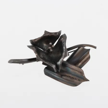 Brosch, Kaplan Stockholm 1946, höjd ca 9.5 cm, silver. Vikt: 27 g