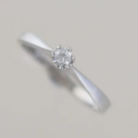 Ring med diamant 0,10ct VG, Ø 17 mm, 18k Vikt: 2,3 g