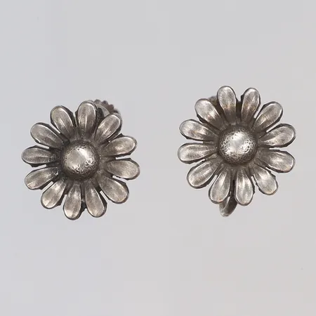 Ett par Örhängen i form av blommor, Ø13mm, snurrebussar, GD&Co, silver 830/1000 Vikt: 2,7 g