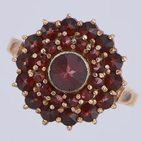 Ring, granater, stl 19, gulddoublé, 830/1000 silver Vikt: 4 g