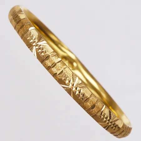 Armring, mönstrad, ca Ø58mm, bredd 6mm, bucklor, 22K   Vikt: 12 g