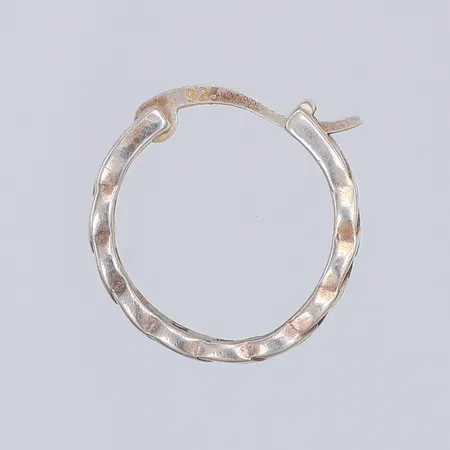 Örhänge, udda, 15mm, 925/1000 silver Vikt: 1,3 g