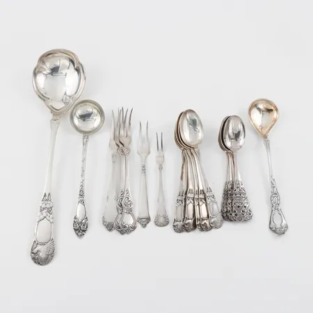 Diverse silverbestick, olika modeller. Vikt: 310 g