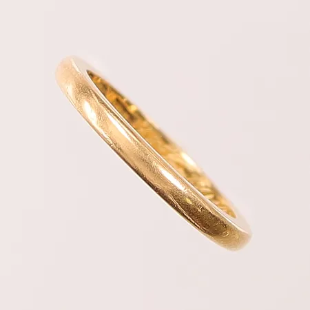 Ring, slät, Ø18½, bredd: 2,6mm, gravyr, 20K, 5,5g.
