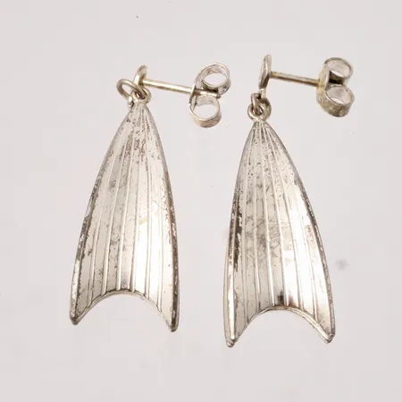 1par örhängen i silver, mått 11,8x37mm, vikt 6,14g.
