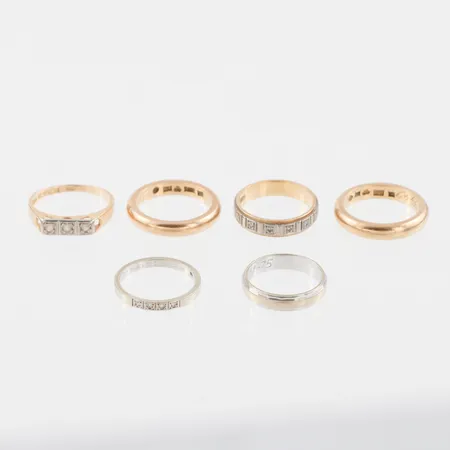 Ringar 6 st med gravyrer och slitage, några med stenar, 18k. Vikt: 23 g