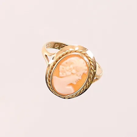 Ring, camé, Ø17½, bredd: 2,6-17,3mm, 18K, 2,5g.
