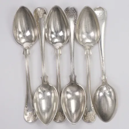 6 dessertskedar, modell Gammal fransk, 14cm, gravyr, 830/1000 silver Vikt: 161,6 g