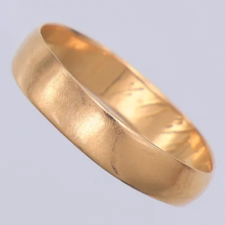 Ring, slät, stl 17½, Yttergren år 1901, skev, 18K  Vikt: 1,7 g