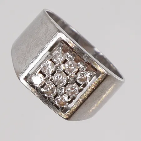 Ring i vitguld med diamanter 9xca0,04ct stl 16¾ bredd 5-10mm, ÅSG (Åkes Guldsmide Åke Abrahamsson) Göteborg 1967, 18K Vikt: 7,4 g