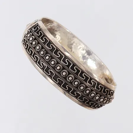 Armband med dekor, Ø60mm, bredd 20mm, silver 935/1000.  Vikt: 28,1 g