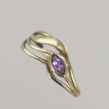 Ring med rosa sten, Ø 18 mm bredd 2-7 mm, 8k Vikt: 1,6 g