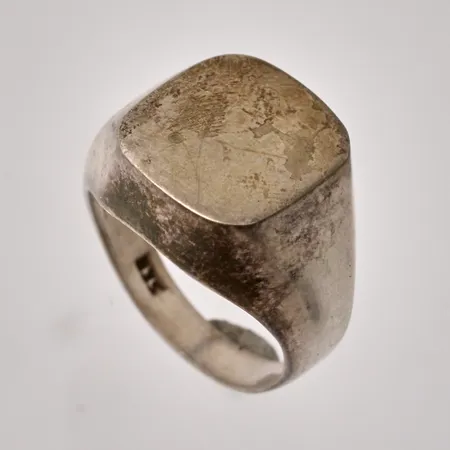  Klackring i silver, stl 16½, bredd 3,6x15,5mm, 830/1000, vikt 5,25g.