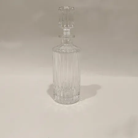 Karaff med propp i ribbslipat glas, ca 28cm, Ø ca 9cm Skickas med paket.