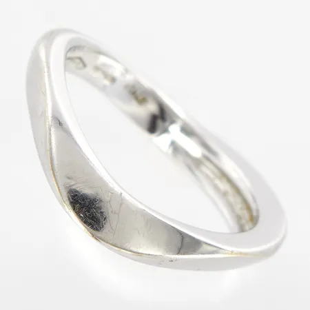 Ring vitguld, stl 19, bredd: 2-4mm, 18K  Vikt: 6,6 g