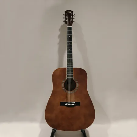 Akustisk gitarr MaxMusic SoloJam, stålsträngad, Dark natural, serienummer: 173218, mjukt fodral, fodralet defekt, går ej att stänga Skickas med postpaket.