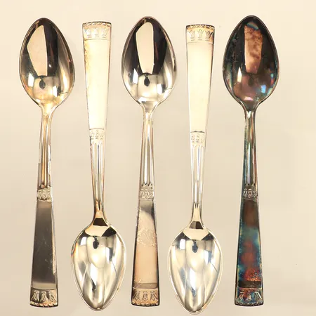 Fem kaffeskedar, ca 12cm, 830/1000 silver Vikt: 74,9 g