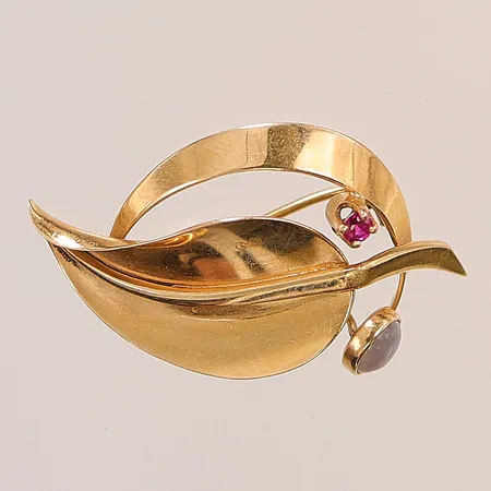 Brosch, 31mm, rosa safir ca 0,03ct, månsten, 18K 2,8g.