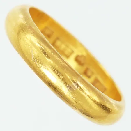 Ring, slät, stl: 17, bredd 4mm, gravyr, 23K.  Vikt: 6 g