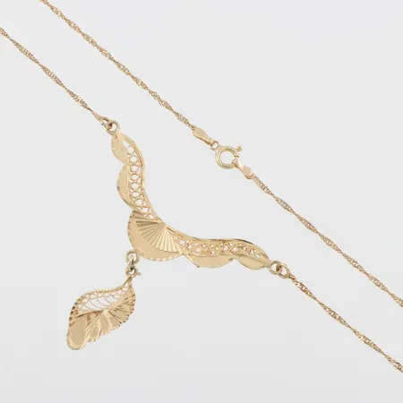 Collier, längd ca 49 cm, bredd 0.7-42 mm, 14k. Vikt: 4,7 g