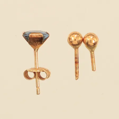 Tre udda örhängen, sten, defekt, 14K  Vikt: 0,6 g