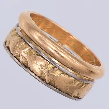 Ring, två ihopsatta, stl 18¼, gravyr, 18K Vikt: 10 g