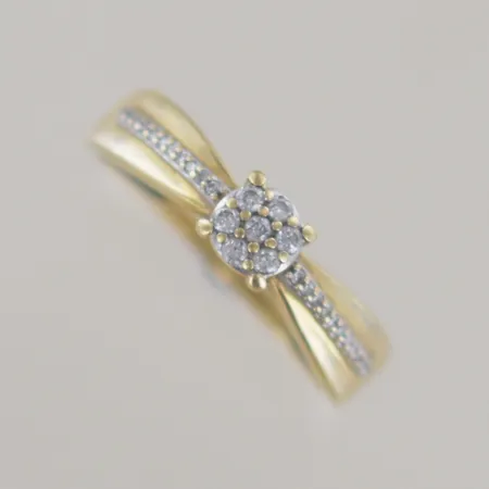 Ring med diamanter 25 diamanter 0,14ct, Ø 18¼ mm, 18K Vikt: 2,8 g