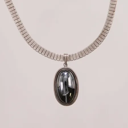 Kedja med hänge, hematit, 46cm, 925/1000 Silver 30,1g.