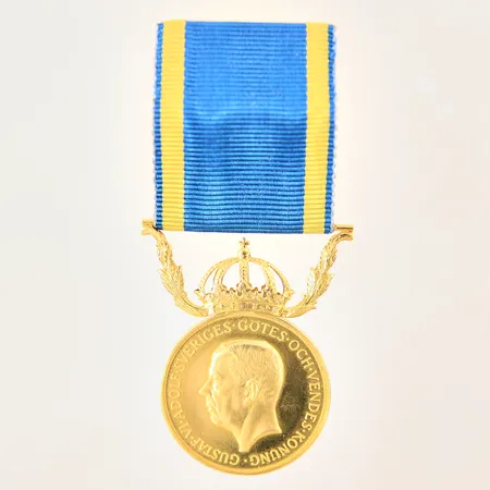 Medalj Gustaf VI Adolf Sveriges Götes och Vendes Konung, För nit och redlighet i rikets tjänst, Ø27,5mm, år 1965, mynt 23K, krona i 18K, personlig gravyr, tygband Vikt: 17 g