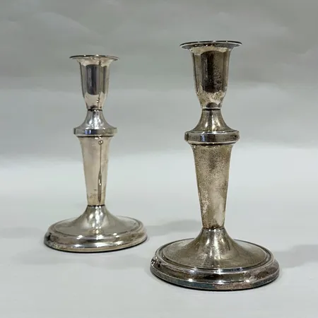 Ett par ljusstakar, höjd 14,5cm, fyllda, silver 830/1000 Vikt: 327,4 g