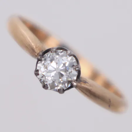 Ring med gammalslipad diamant 1xca0,55ct, kvalitet SI/P, stl 17¼, bredd 1,9-5,8mm, spår av storleksändring, klor i silver, 14K Vikt: 2,3 g