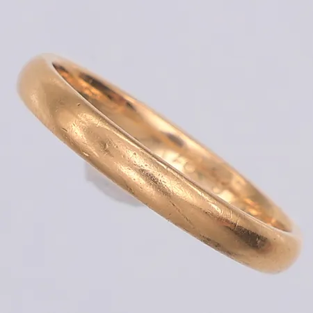 Ring, slät, stl 18½, Schalin, gravyr, 18K Vikt: 3,6 g