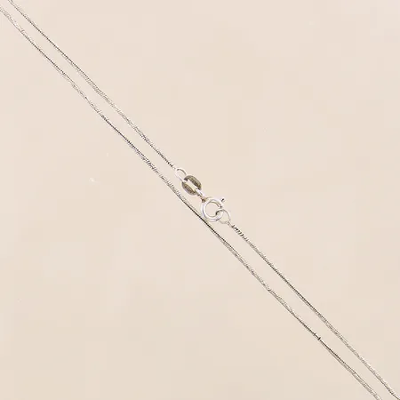 Kedja Ormlänk, längd 45,5cm, bredd 1mm, ojämnheter, silver 925/1000 Vikt: 3,5 g