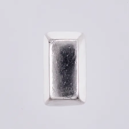 Tacka ca 2,5x1,5cm, stämplad KMW, 999/1000, silver Vikt: 28,5 g